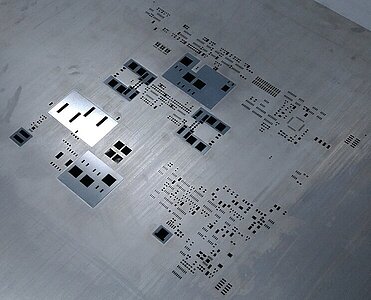 Integrating more and more functionalities while at the same time becoming smaller and lighter – this is what modern electronic assemblies must achieve in order to make the development of advanced communication technologies and high-end data transmission possible.